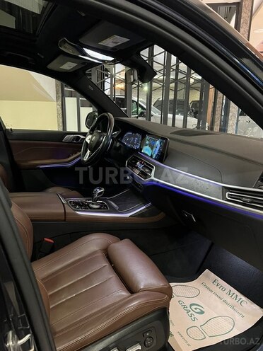 BMW X7-10