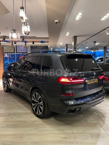 BMW X7-7