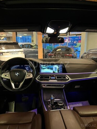 BMW X7-8