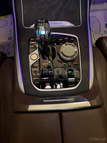 BMW X7-11
