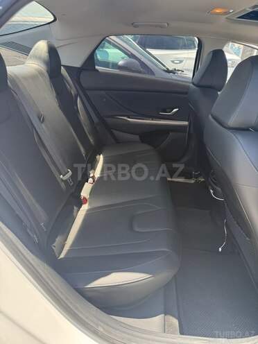 Hyundai Elantra-5