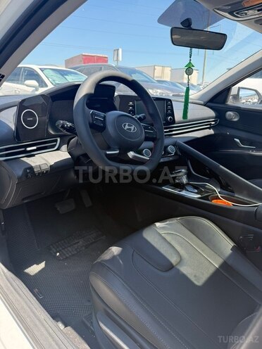 Hyundai Elantra-4