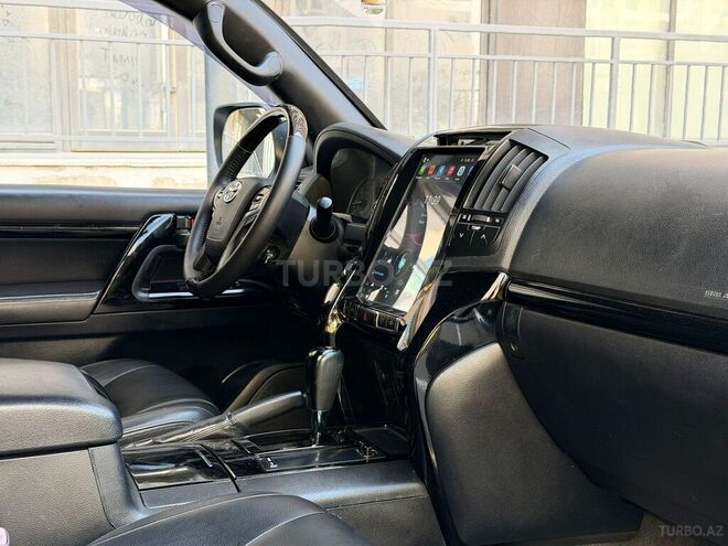 Toyota Land Cruiser-6