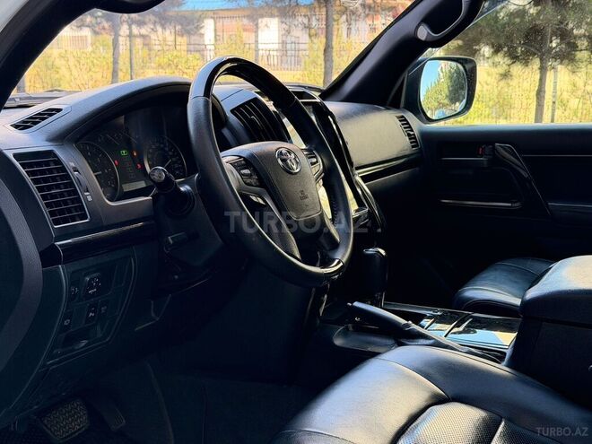 Toyota Land Cruiser-12