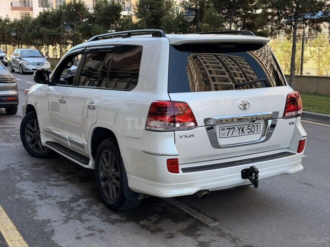Toyota Land Cruiser-13