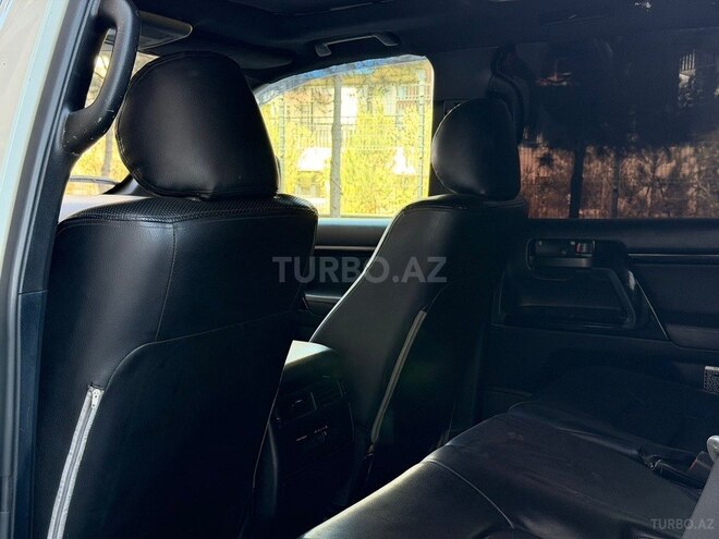 Toyota Land Cruiser-9