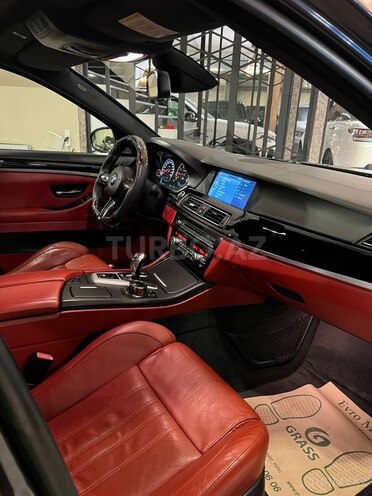 BMW M5-10