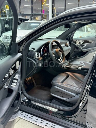 Mercedes GLC 300-23