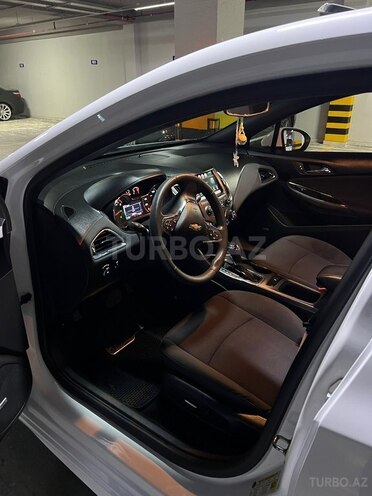 Chevrolet Cruze-13