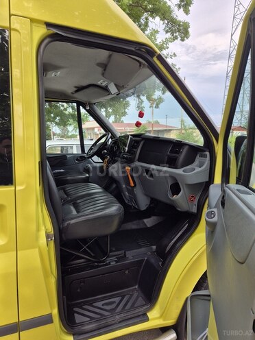 Ford Transit-9