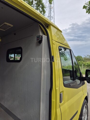 Ford Transit-8