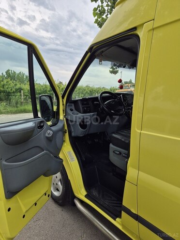 Ford Transit-10