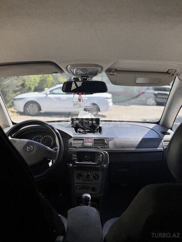Opel Meriva-12