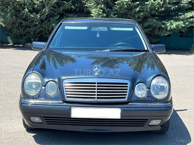 Mercedes E 280-1
