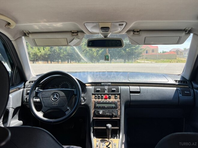Mercedes E 280-6