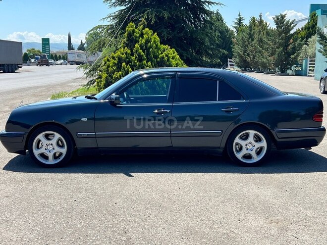 Mercedes E 280-4