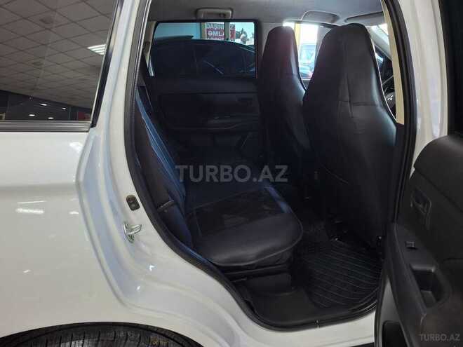 Mitsubishi Outlander-3
