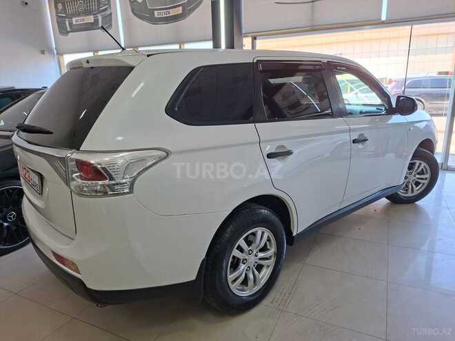 Mitsubishi Outlander-5