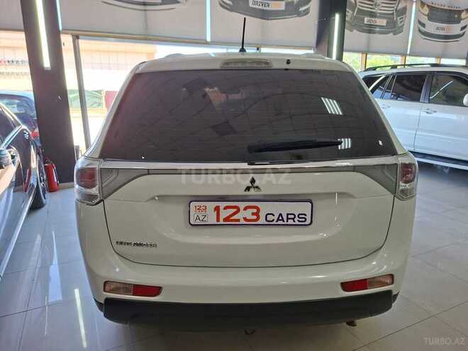 Mitsubishi Outlander-12