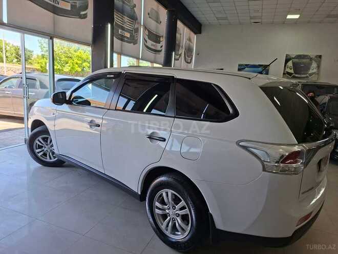 Mitsubishi Outlander-6