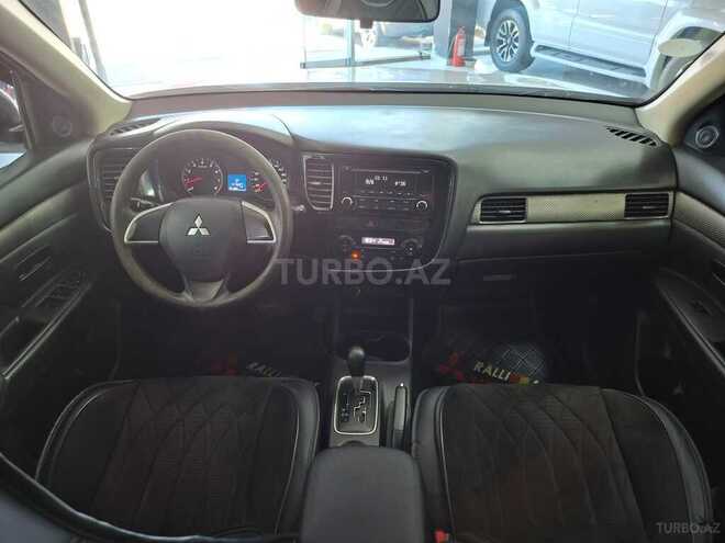 Mitsubishi Outlander-11