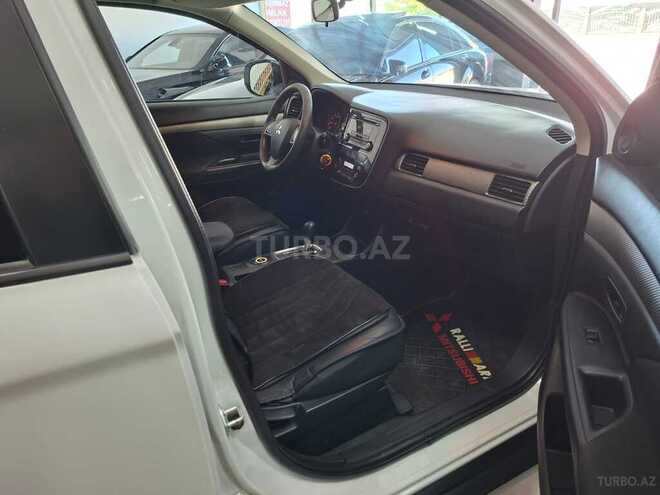 Mitsubishi Outlander-2