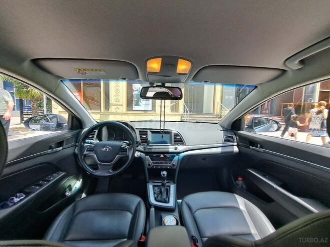 Hyundai Avante-12