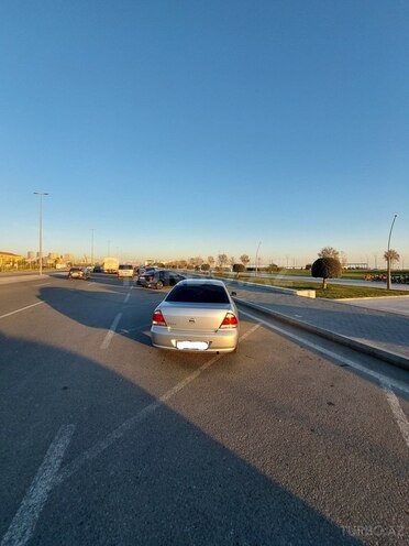 Nissan Sunny-5