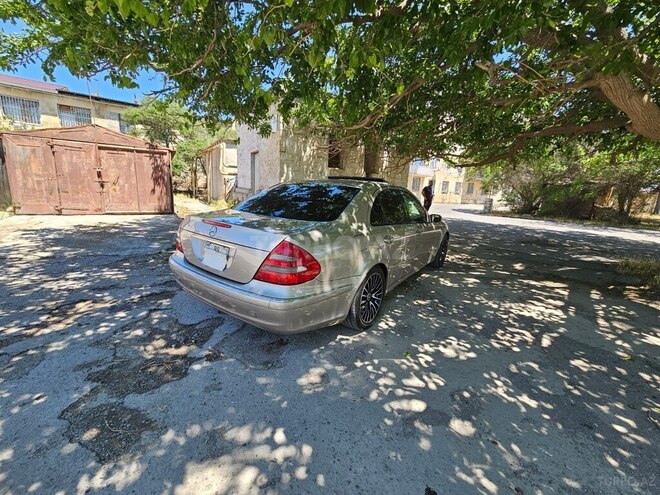 Mercedes E 320 4MATIC-4