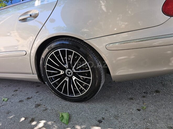 Mercedes E 320 4MATIC-8
