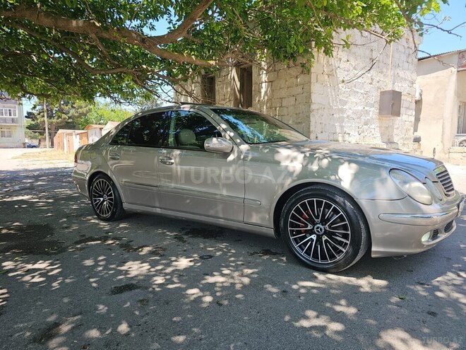 Mercedes E 320 4MATIC-7
