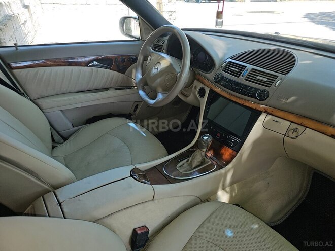 Mercedes E 320 4MATIC-19