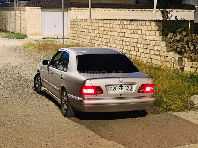 Mercedes E 240-2