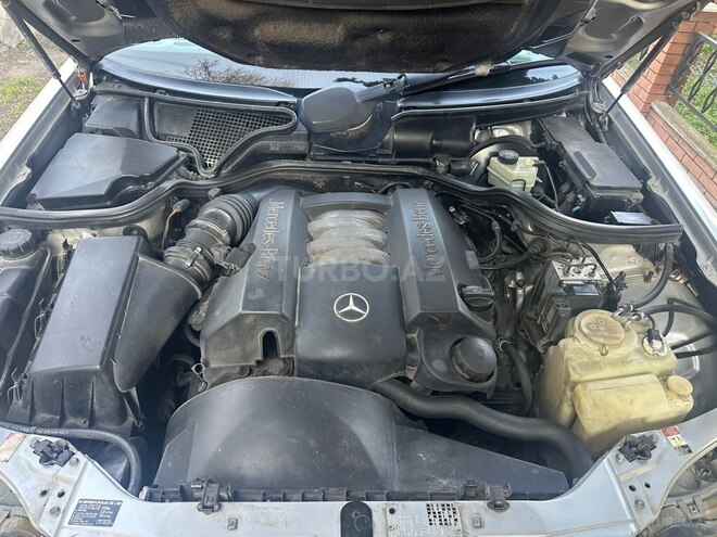 Mercedes E 240-10