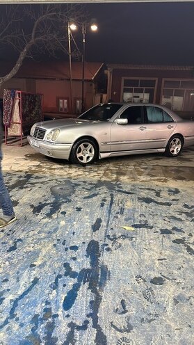 Mercedes E 240-5