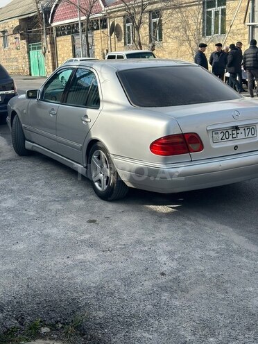 Mercedes E 240-6