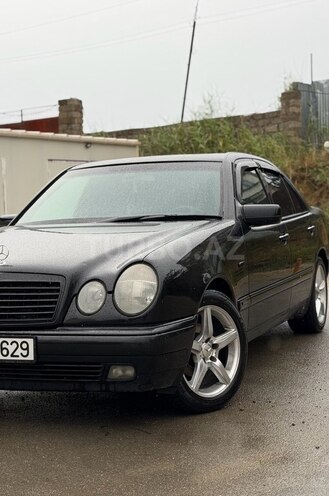 Mercedes E 240-2