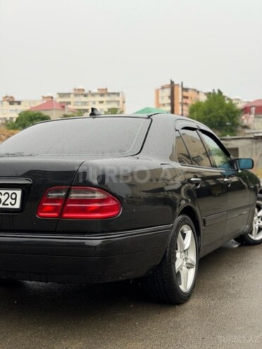 Mercedes E 240-3