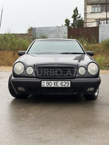 Mercedes E 240-1