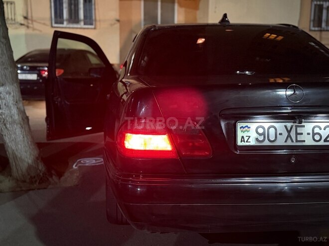 Mercedes E 240-13