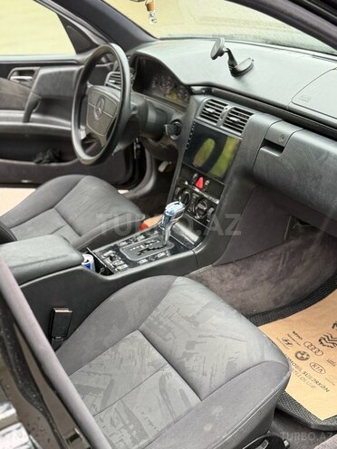 Mercedes E 240-10
