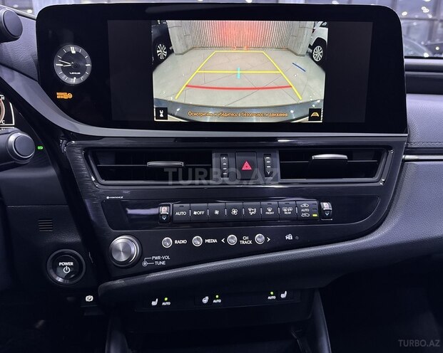 Lexus ES 300h-16