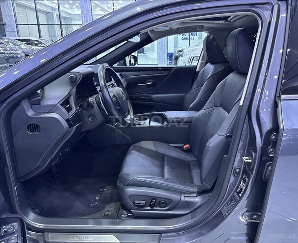 Lexus ES 300h-11