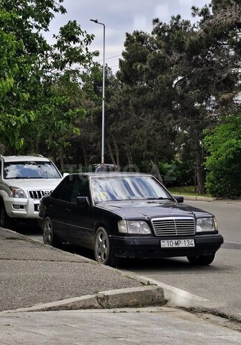Mercedes 220 E-1
