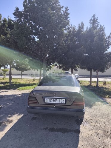 Mercedes 220 E-2