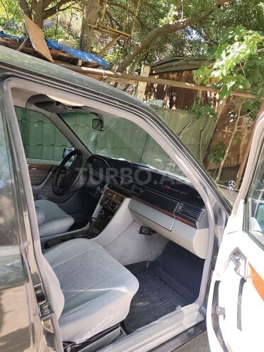 Mercedes 220 E-6