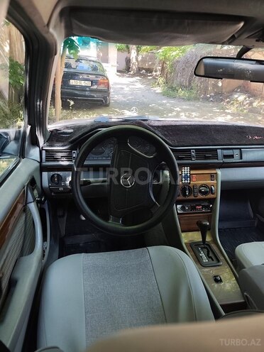 Mercedes 220 E-4