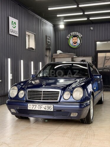 Mercedes E 200-1