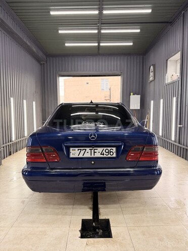 Mercedes E 200-2