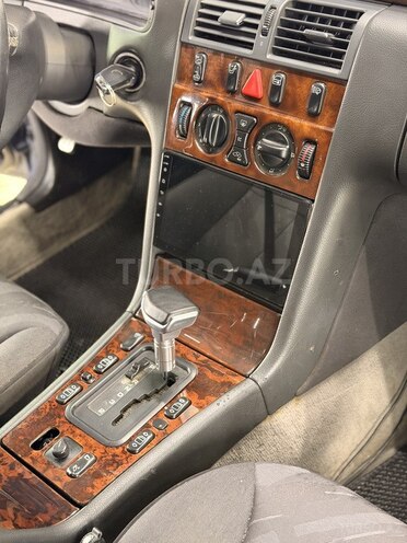 Mercedes E 200-10